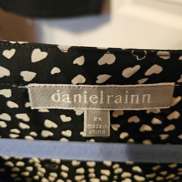 #483-Daniel Rainn- Black w White hearts Button-up Blouse. Sz. 2X - Picture 7 of 12